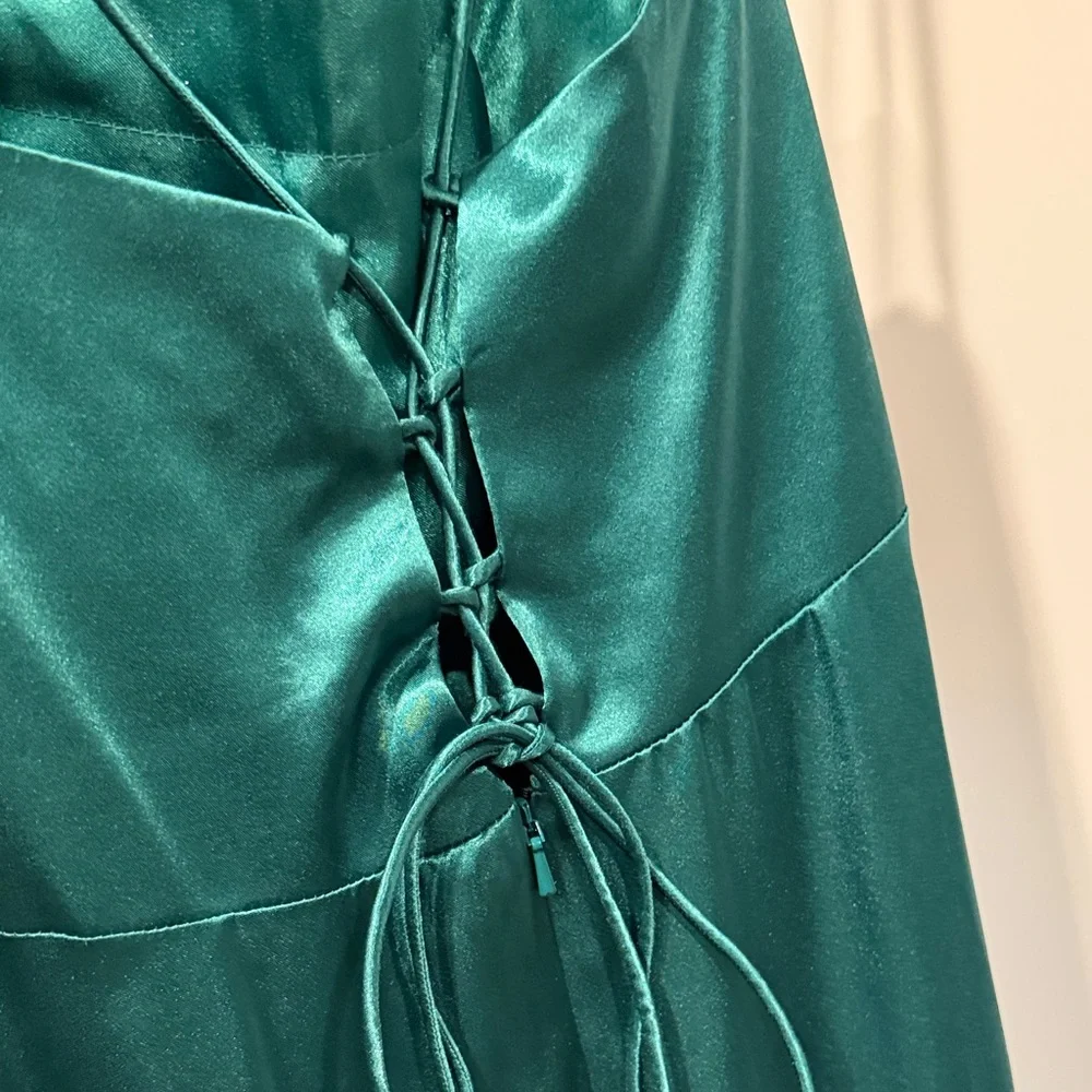 Lulu's Emerald Satin Maxi Dress - Picture 4 of 4